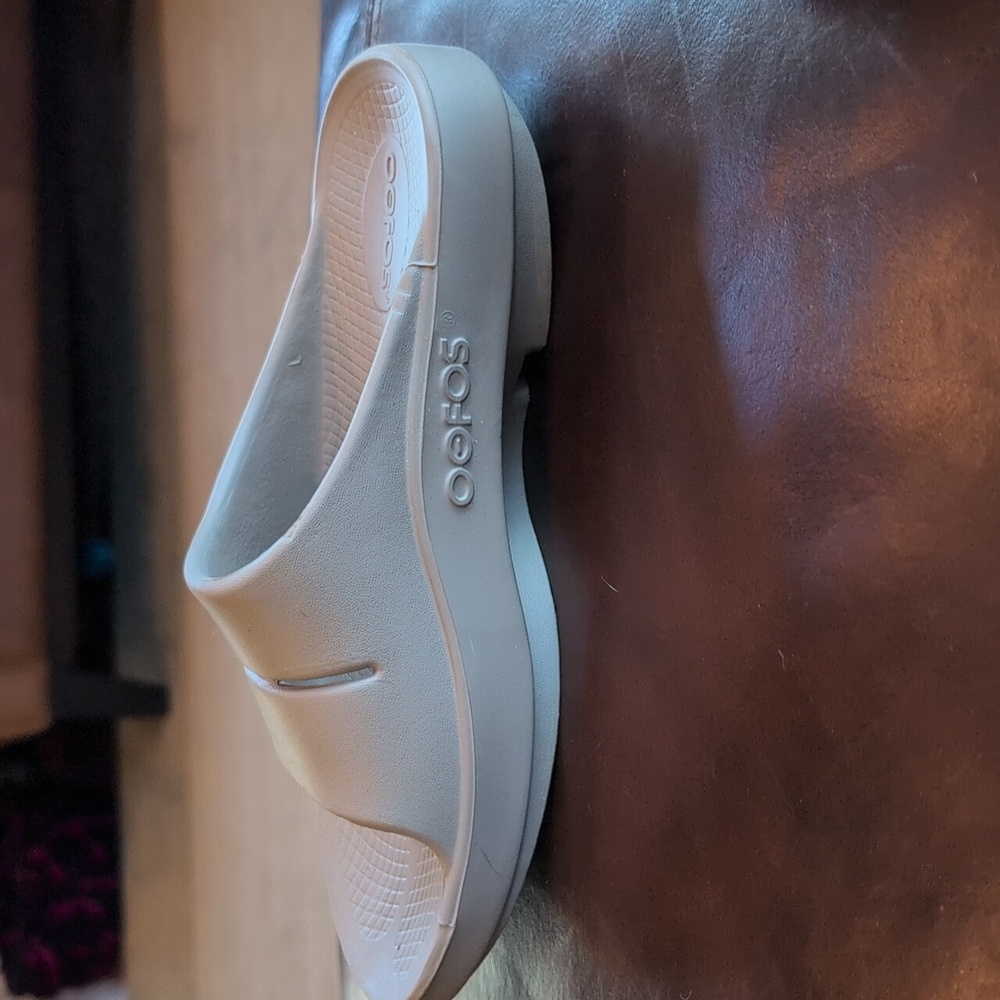 Oofos Grey Slides 7 - Picture 6 of 11